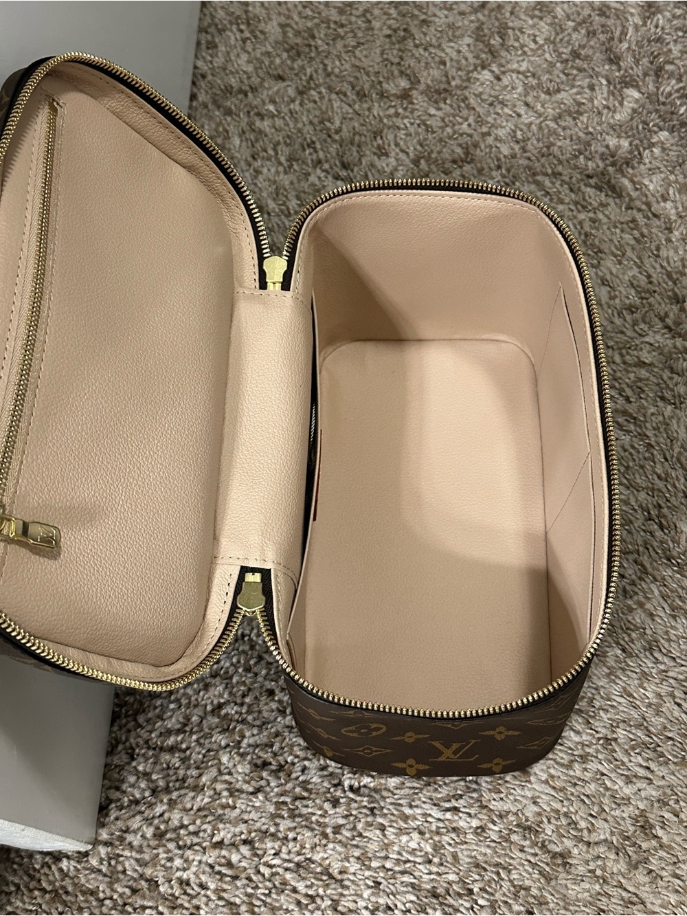 Louis Vuitton Monogram Canvas Vanity Case with Gold Hardware - Picture 5 of 16